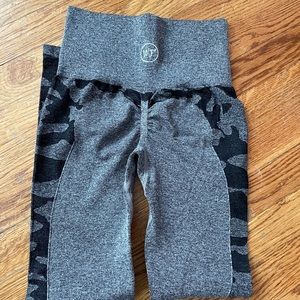 Witness fitness scrunch butt camo leggings